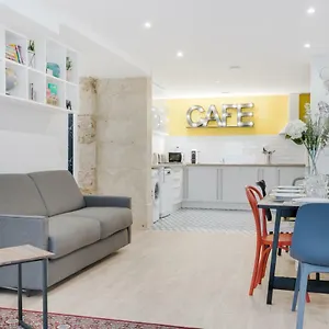 Loft Design For 8 People In Heart Of París